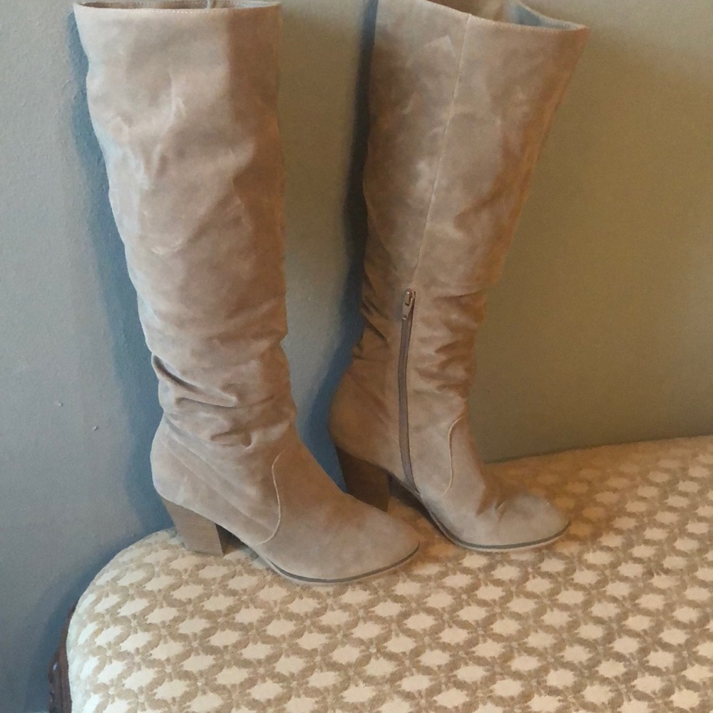 SOLD Boots Knee high suede boots brown size 9